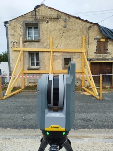 Relevé de bâtiments sinistrés par un séisme à La Laigne 