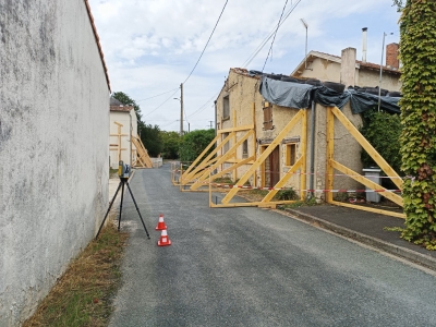 Relevé de bâtiments sinistrés par un séisme à La Laigne 