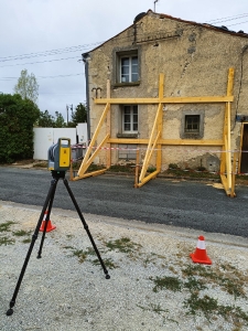 Relevé de bâtiments sinistrés par un séisme à La Laigne 